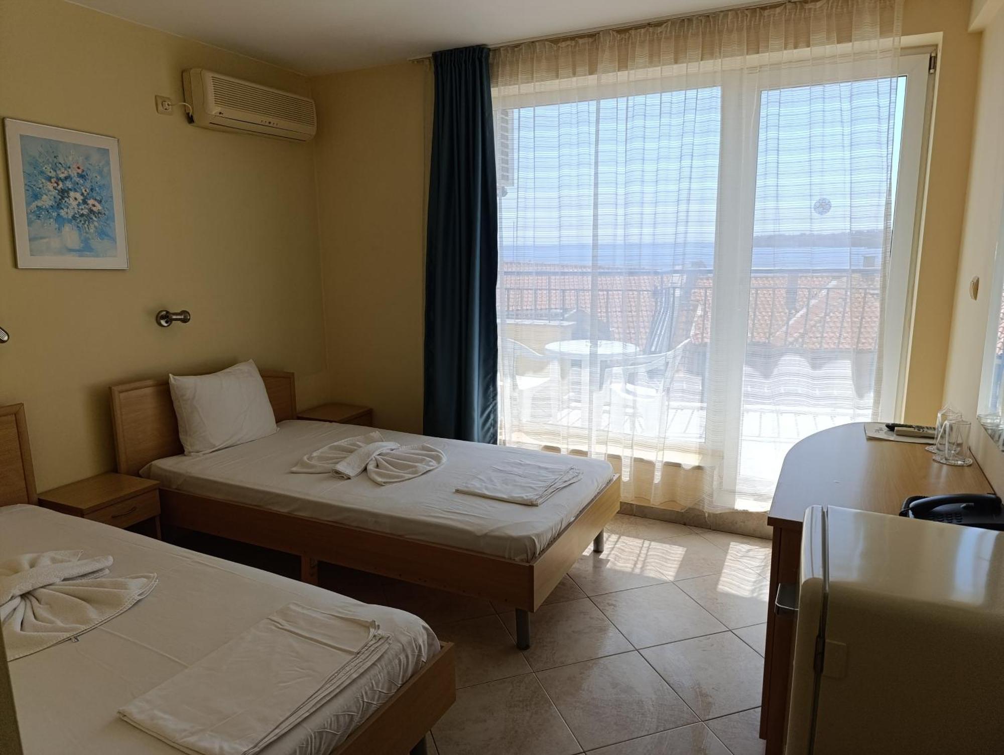 Семеен Хотел Бриз Sozopol Exteriör bild