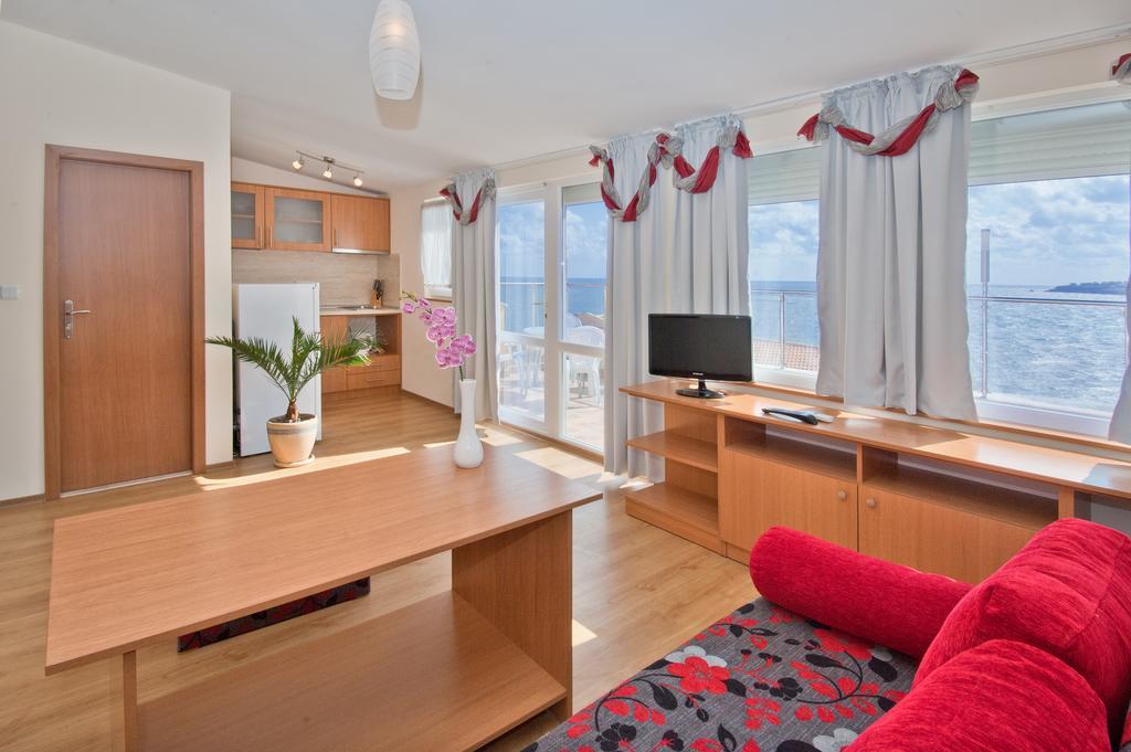 Семеен Хотел Бриз Sozopol Exteriör bild